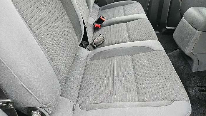 Banchetă Volkswagen curățată profesional în Oradea prin detailing interior și spălare tapiterie auto