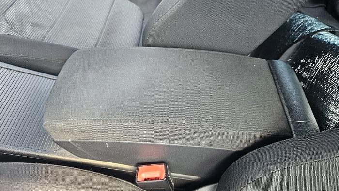 Cotieră și interior auto înainte de curățare profesională și detailing interior în Oradea