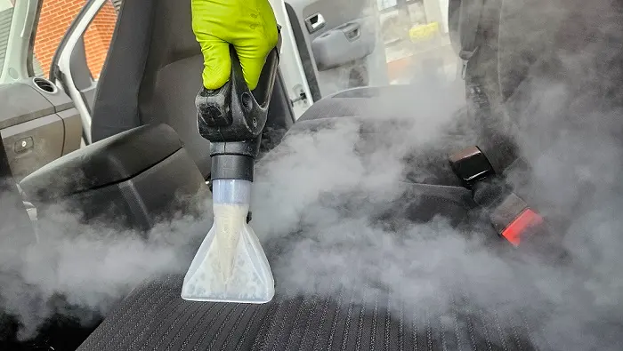 Spălare profesională banchetă auto în Oradea prin injecție extracție și igienizare textile