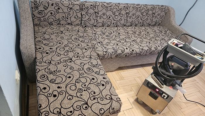 Colțar textil curățat profesional în Oradea după spălare și igienizare completă realizată de CleanSpot.