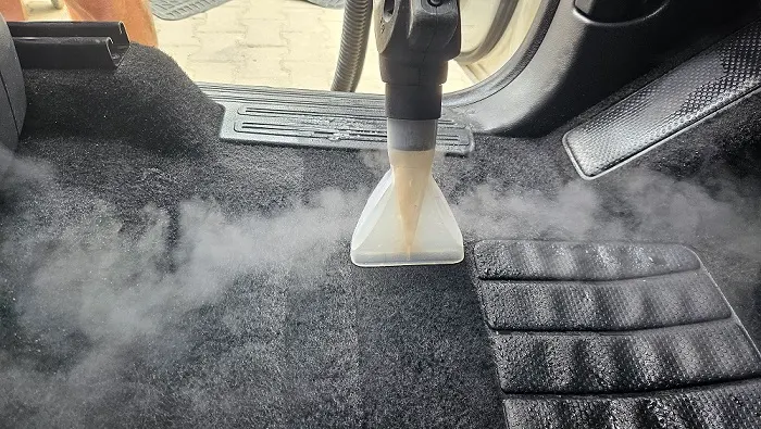 Spălare profesională mochetă auto în Oradea pentru eliminarea murdăriei și bacteriilor din interior
