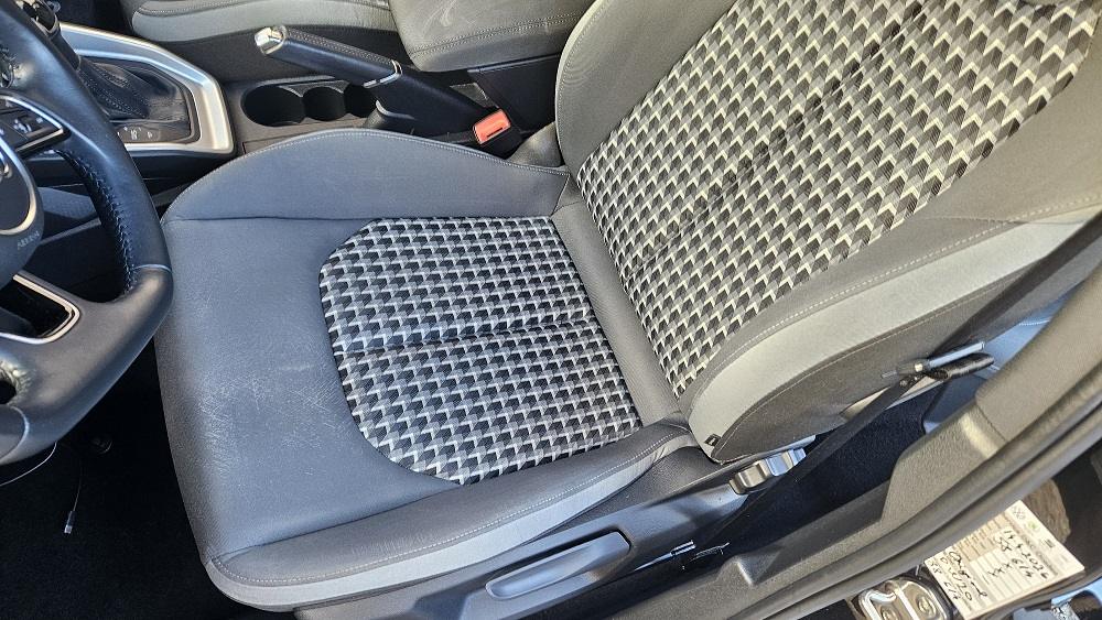 Curățarea unui scaun auto textil cu echipament de injecție-extracție în Oradea