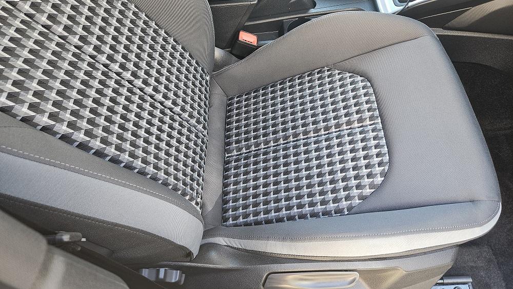 Tapițerie auto textilă după curățare prin injecție-extracție în Oradea