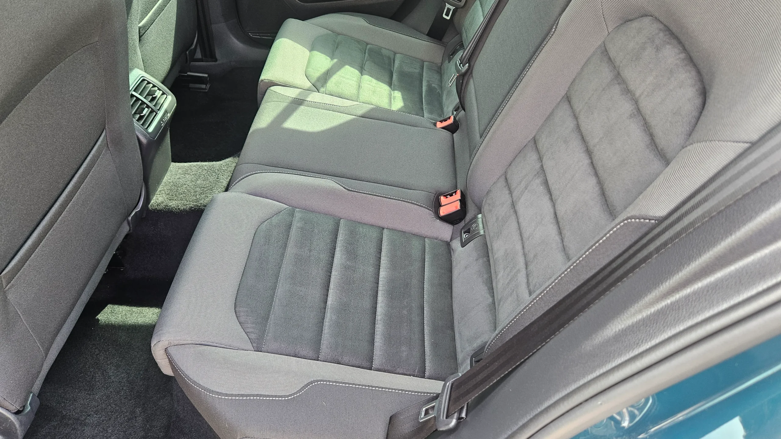 Banchetă auto curată după igienizarea profesională la CleanSpot Oradea