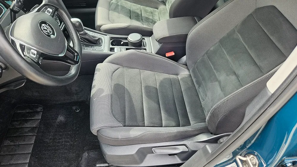 Curățare completă a interiorului și suprafețelor textile auto în Oradea