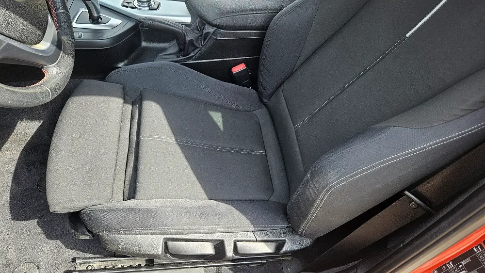 Curățare profesională a scaunelor auto textile la CleanSpot Oradea