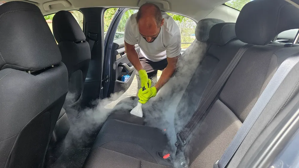Curățare tapițerie auto prin injecție-extracție la CleanSpot Oradea