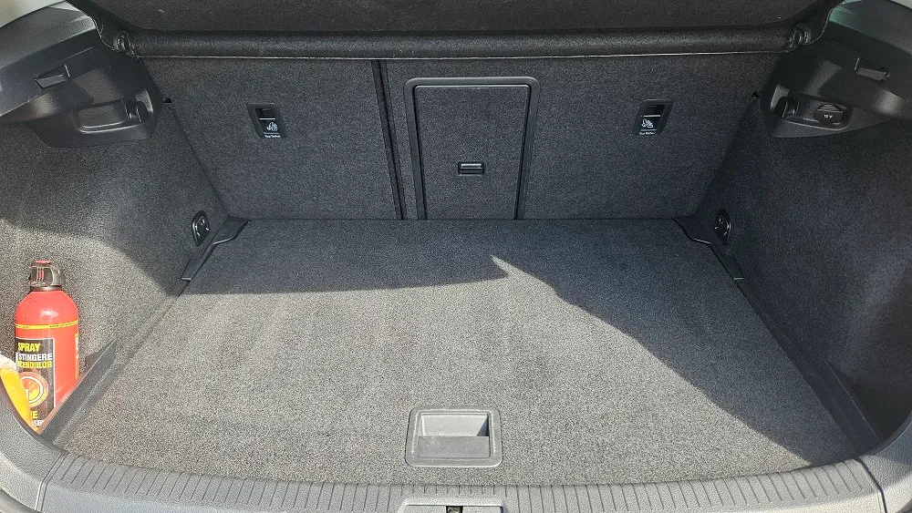 Curățarea profesională a tapițeriei banchetei auto la CleanSpot Oradea