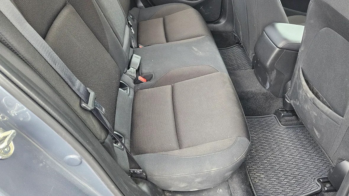Interior auto înainte și după detailingul profesional realizat în Oradea