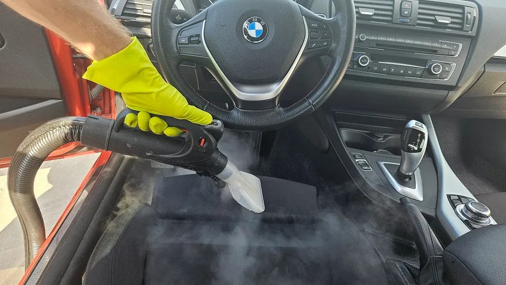 Detailing profesional pentru volan și bord auto la CleanSpot Oradea