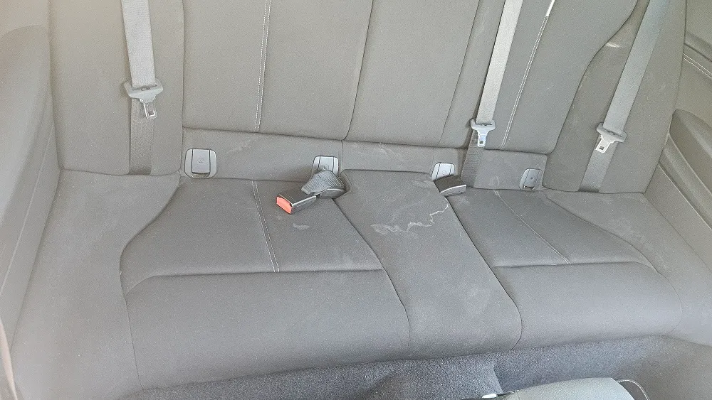 Igienizarea profesională a banchetei și tapițeriei auto în Oradea