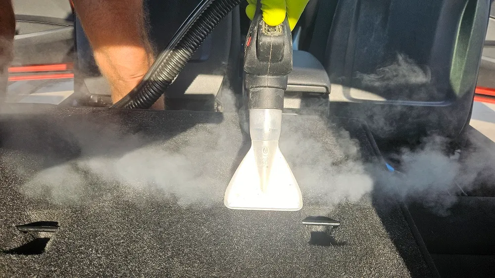 Spălarea interiorului auto prin metoda injecție-extracție la CleanSpot Oradea
