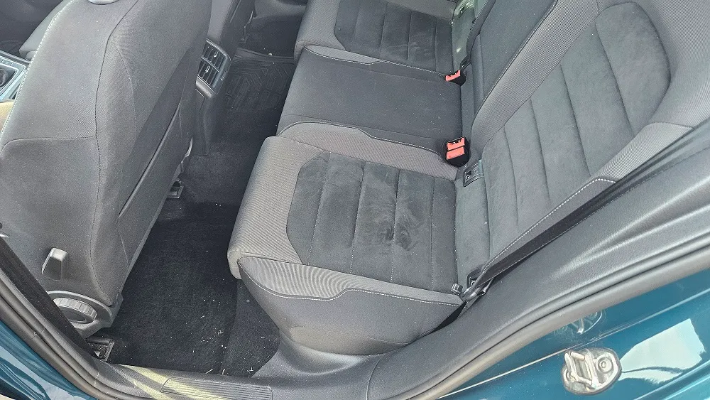 Spălarea profesională a banchetei auto textile la CleanSpot Oradea