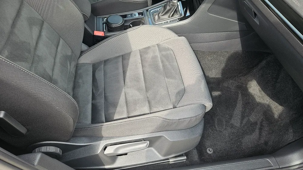 Spălarea banchetei auto prin injecție-extracție la CleanSpot Oradea