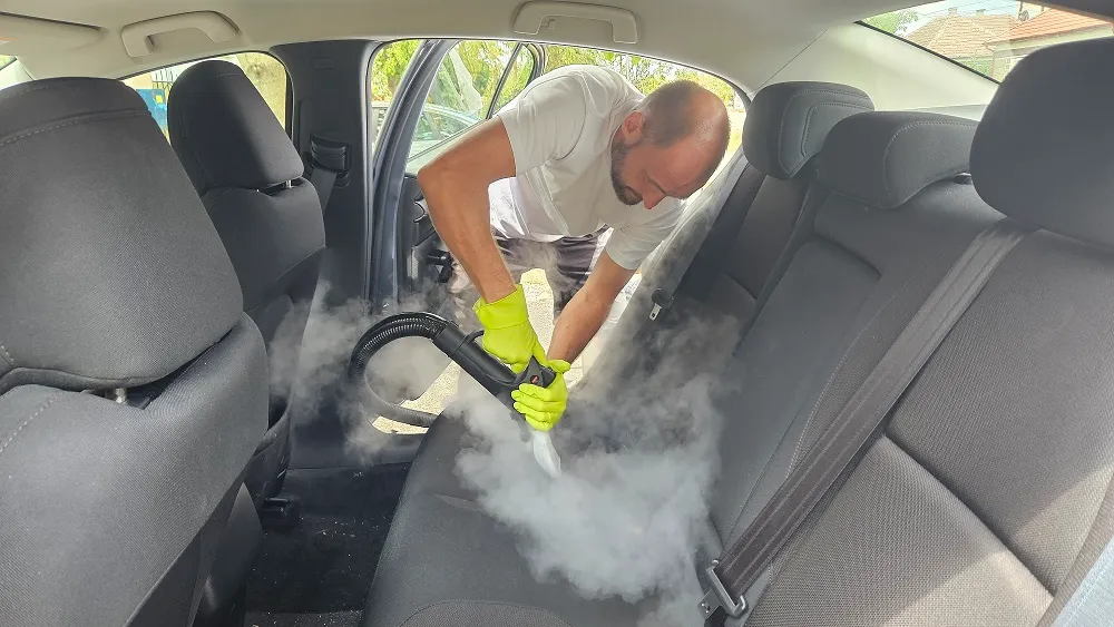 Spălare profesională a scaunelor și tapițeriei auto în Oradea