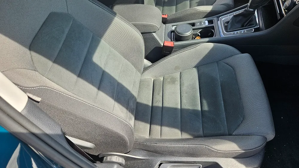 Spălarea profesională a tapițeriei unui scaun auto la CleanSpot Oradea