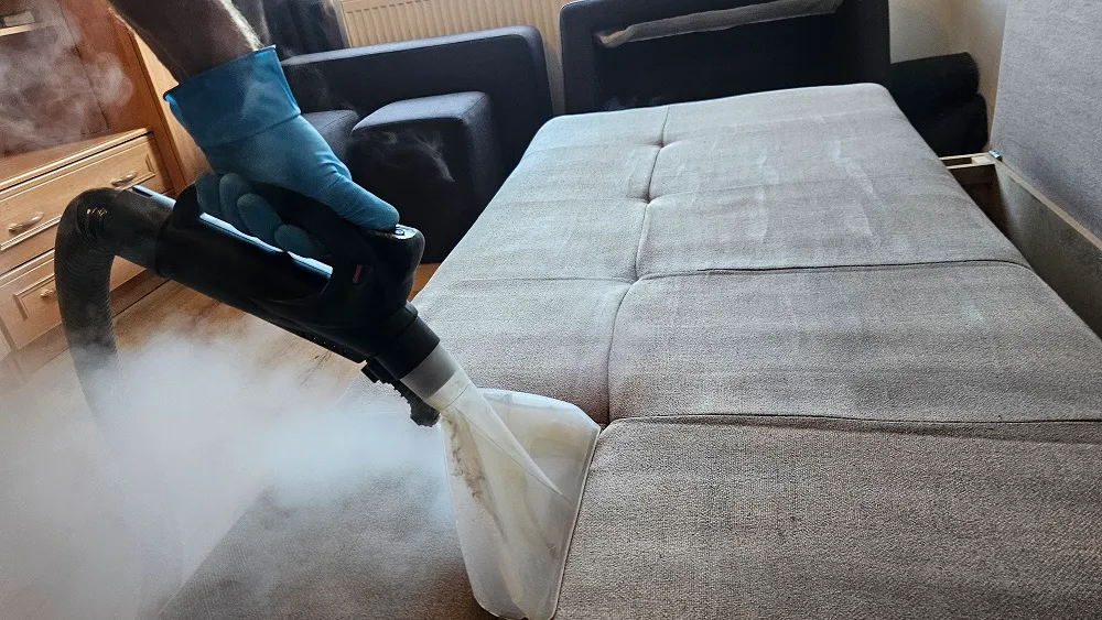 Curățare prin injecție-extracție a șezutului unei canapele în Oradea