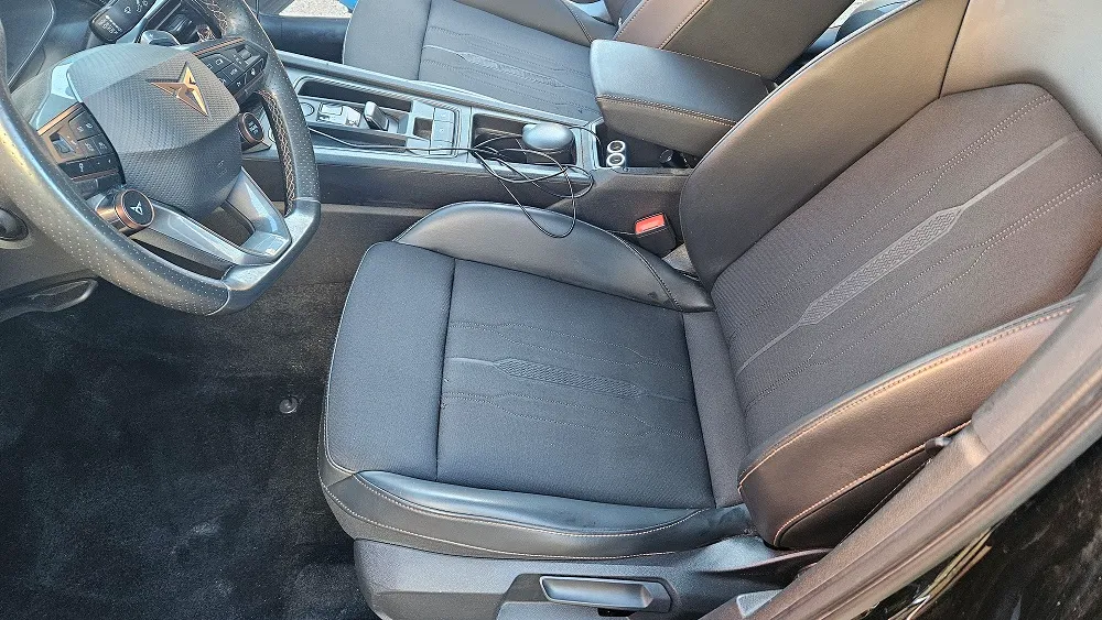 Spălare profesională tapițerie scaun auto în Oradea la Clean Spot