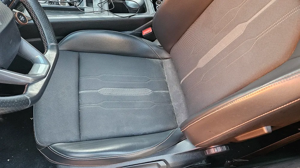 Curățare scaune auto Oradea – detailing interior | Clean Spot