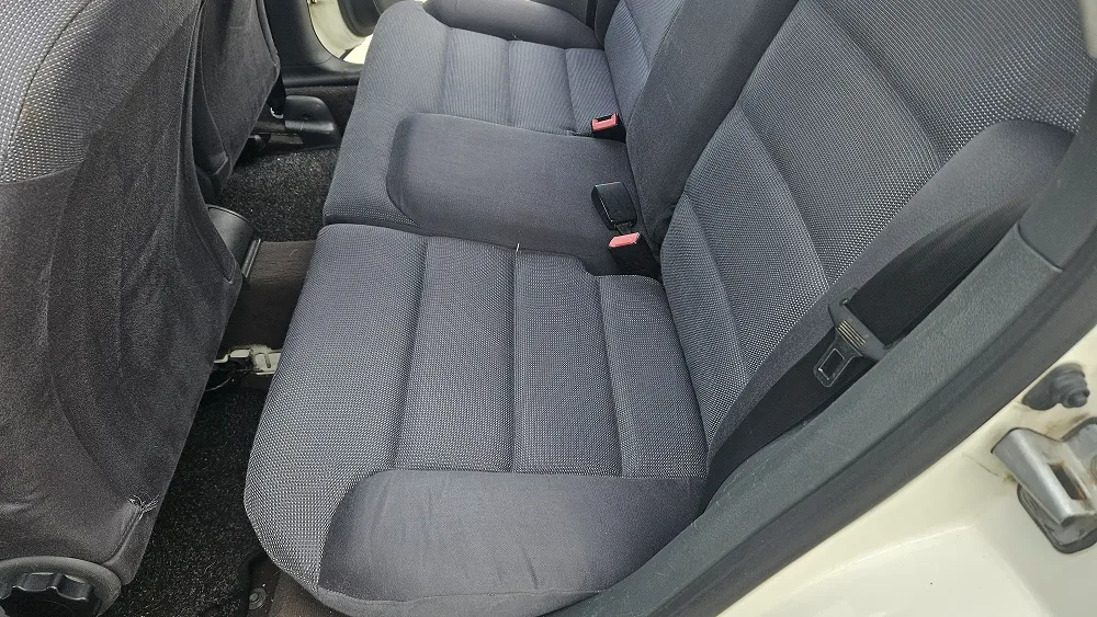 Banchetă auto după curățare și igienizare profesională în Oradea