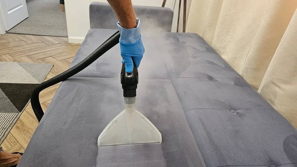 Canapea după curățare profesională la domiciliu în Oradea, realizată de Clean-Spot