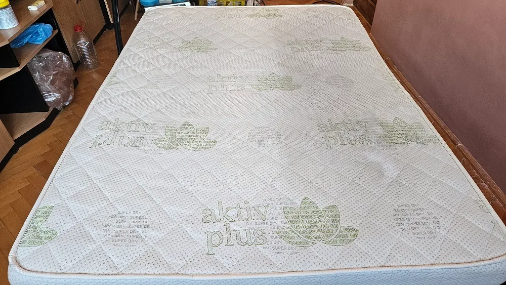 Saltea curățată profesional la domiciliu în Oradea de echipa Clean-Spot