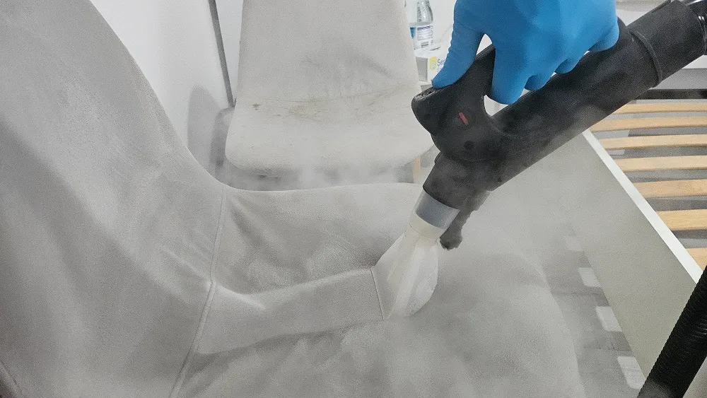 Scaune cu tapițerie textilă curățate prin serviciul Clean-Spot Oradea